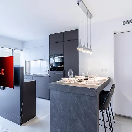 Luxury Floor Sea View Downtown *