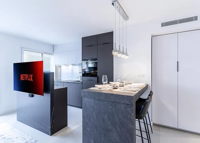 Luxury Floor Sea View Downtown *