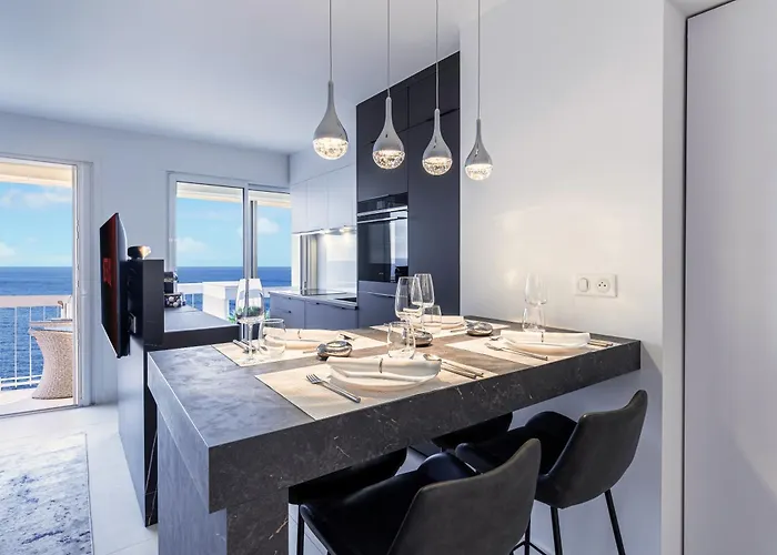 Luxury Floor Sea View Downtown